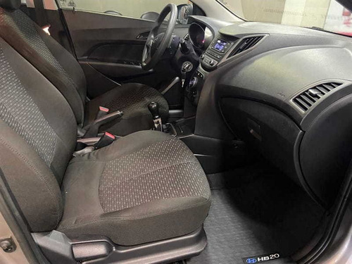 Imagem 11 de 14 de Hyundai Hb20 1.0 Comfort 2017