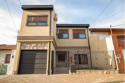 Venta Casa 6 Amb Ramos Mejia Con Cochera Y Jardín