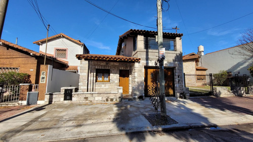 Imagen 2 de 21 de Chalet - Castelar Norte - 4 C/de La Estacion