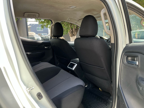 Mitsubishi L200 2.4 Cabina Doble 4x2 Mt