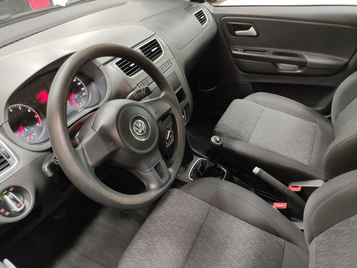 Volkswagen Fox 1.0 Flex Azul 2014 (completo)