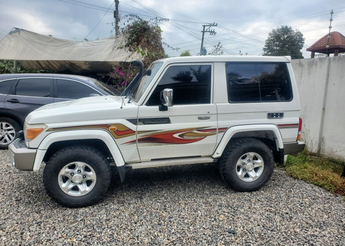 Decal, Stiker O Calcomania  Tipo Arabe Toyota Land Cruiser