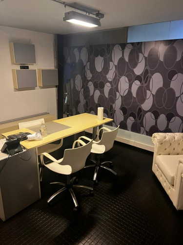 Alquiler Oficinas/local/consultorio(900m2) En Pleno Centro