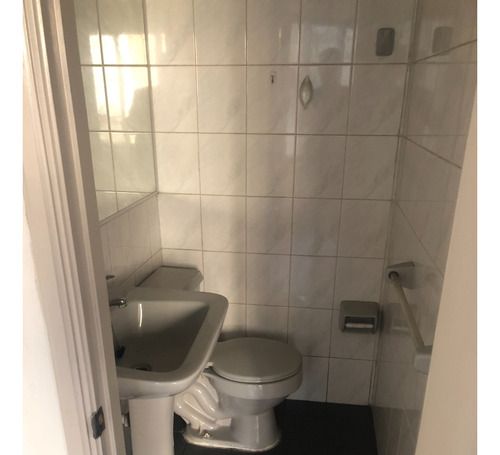 Se Vende Oficina Amplia Asolada En Calle Cochrane Valpo