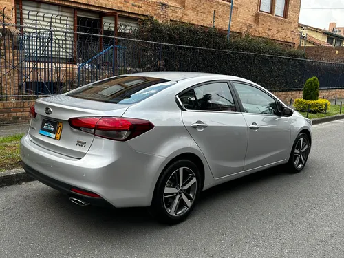 Kia CERATO PRO 1.6l Zenith At