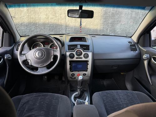 Renault Megane 1.6 Dynamique Hi-flex 4p