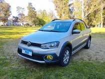 File:Volkswagen Saveiro Cross Doble Cabina Mk6 in Uruguay - front