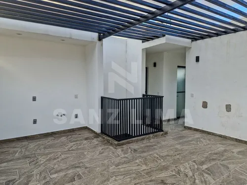 Puntarena Residencial: Casa Única Con Amplios Espacios Y Luz Natural.