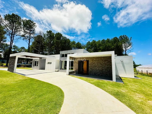 Punta Ballena  Casa Moderna , Totalmente Equipada , Barrio Cerrado . 