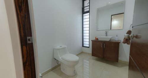 Exclusiva Residencia En Condominio Cerrada De La Fe, Aguascalientes