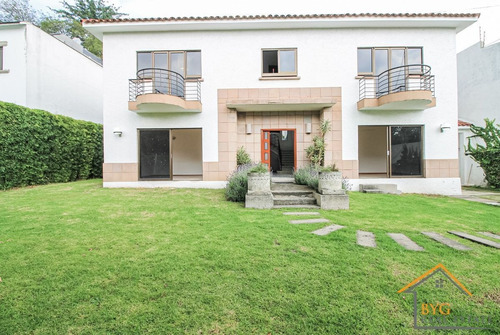 Imagen 1 de 19 de Oportunidad Unica !!!casa Con Jardines , Llena De Luz, Baja