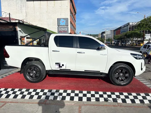 Toyota Hilux Srv 2.4 4x4 Mt Euro 6 Publica