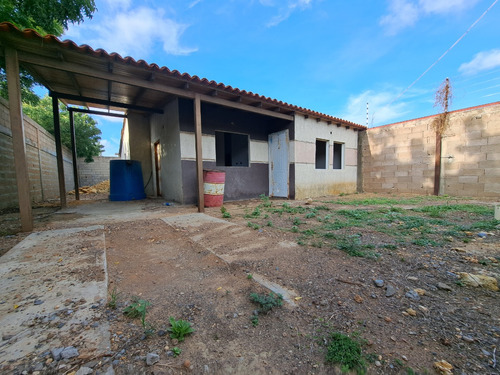 Rent-a-house: Te Ofrece Esta Oportunidad: Casa En Guanadito Sur, Subterraneo 10.000lts. Cod.24-10990.