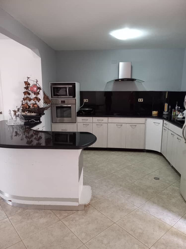 Imagen 13 de 16 de Town House Urb Los Portales