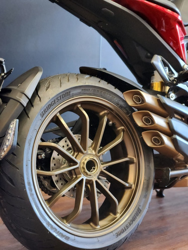 Imagen 16 de 25 de Mv Agusta Turismo Veloce Lusso Bordó