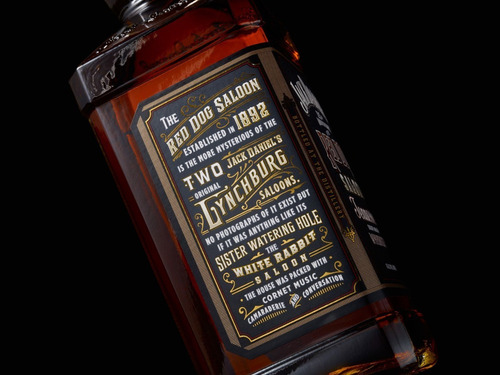 Imagen 4 de 10 de Whisky Jack Daniels Red Dog Saloon 700ml En Estuche
