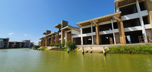 Imagen 2 de 22 de Townhouse De 115m2 Con Muelle Privado.