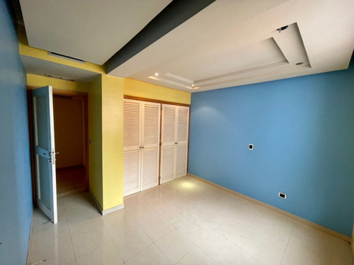 Imagen 2 de 24 de Apartamento En El Parral De 207 Mtrs