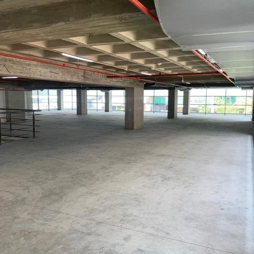 Imagen 10 de 16 de Planta Baja Industrial / Comercial En Alquiler - Urb. La Urbina