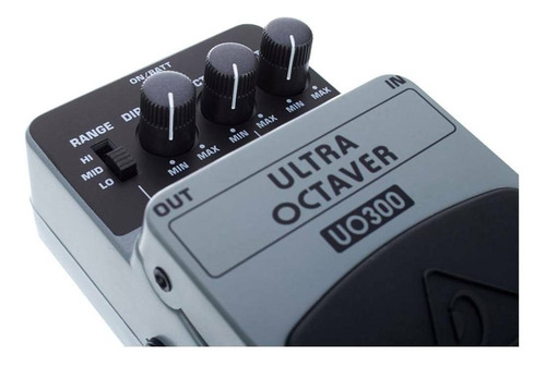 Pedal de efecto Behringer Ultra Octaver UO300 gris