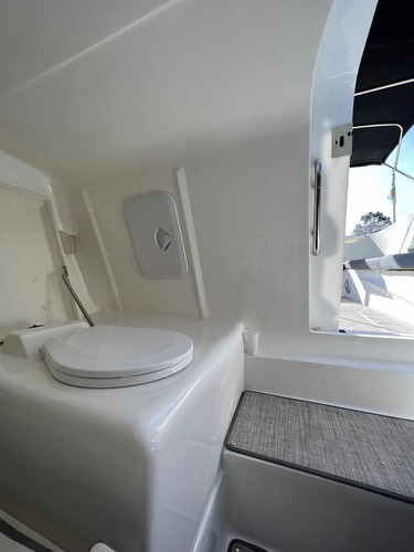 Imagen 15 de 24 de Lancha Cuddy Klase 2400 No Quicksilver Mercruiser 250hp Brav