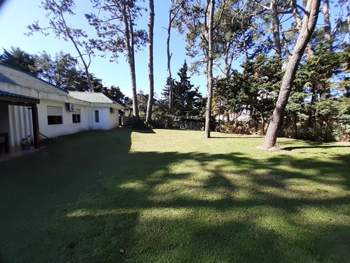 Casa En Venta De 6 Dormitorios En Lugano