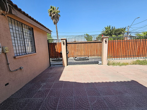 Casa En Sector Las Torres Con Lo Ovalle, Quilicura