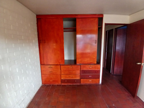 Casa De Un Piso Aislada, 3 Dormitorios Closets, 2 Baño, Ampl
