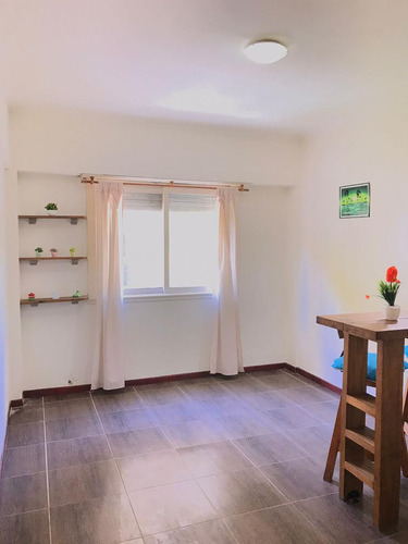 En Venta Ambiente A La Calle Con Ventanal, Centro Mar Del Plata