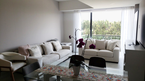 Departamento Como Nuevo, Amplio Y Acogedor Con Vista Arbolada ¡listo Para Estrenar!