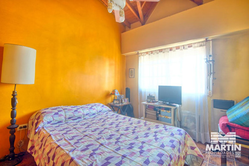 Casa 6 Ambientes, Suite, Escritorio, Cochera, Jardín Con Pileta Y Terraza.