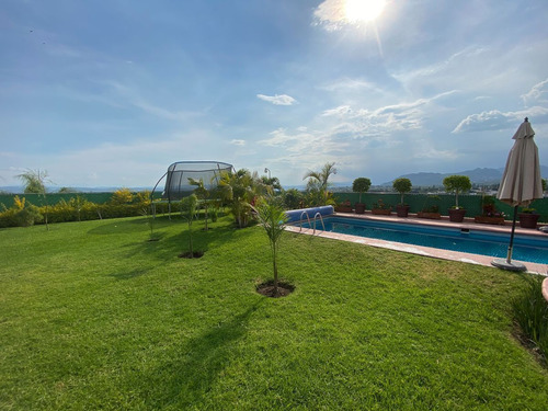 Casa En Renta En Lomas De Cocoyoc Con Gran Vista Panorámica