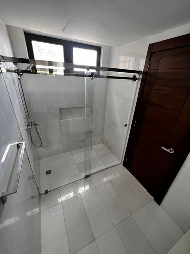 Apartamento De 3 Habitaciones En La Avenida Anacona