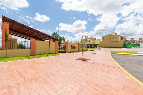 Casa De 3 Recamarás En Fraccionamiento Con Alberca. Pachuca Hidalgo