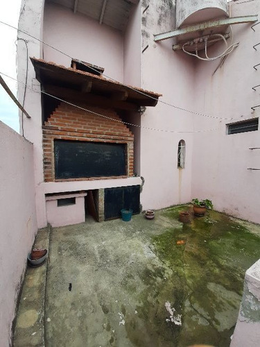 Inmueble Con 2 Departamentos A La Venta