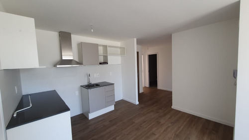 Imagen 3 de 8 de -apartamento De Tres Dormitorios Con Balcón, Torres Oliva, Cordón Sur.