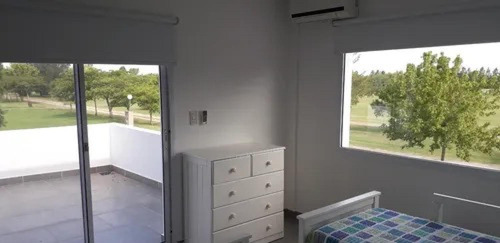 Casa En Venta - 4 Dormitorios 4 Baños - Coronel Brandsen