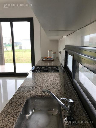 Imagen 8 de 15 de Casa En Araucarias