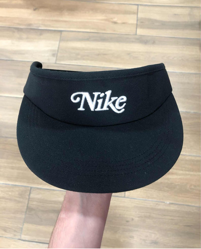 Visera Nike