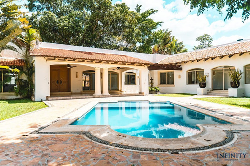 Imagen 23 de 30 de Residencia De Una Planta En Venta En Montebello - Fraccionamiento Montebello