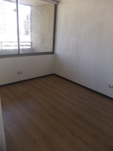A Pasos Del Metro Irarrazaval 2 Dorm. 2 Baños.