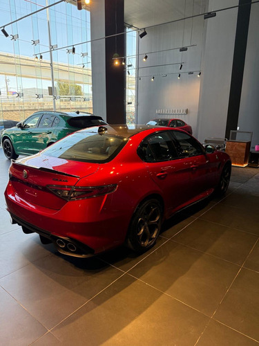 Alfa Romeo Giulia 2.9L Quadrifoglio Verde V6 Bi-Turbo At
