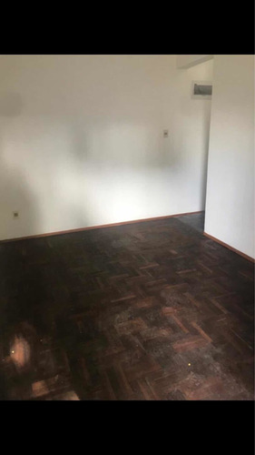 Alquilo Amplia Casa De 2 Dorm Azotea Transita Brazo Oriental