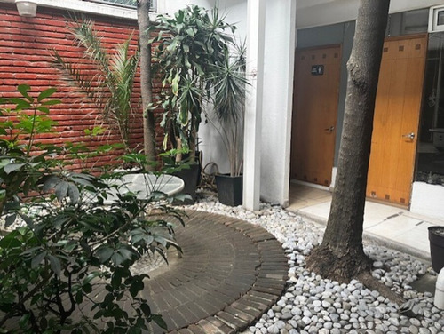 Edificio De Oficinas De Tres Niveles, Con Excelente Ubicación