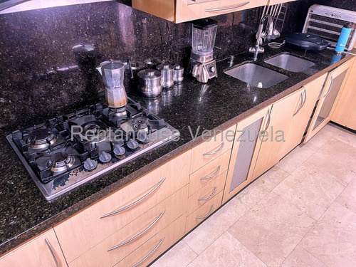Apartamento Remodelado En Venta, Urb. El Paraiso