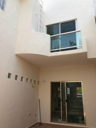 Casa En Venta En Av Las Torres