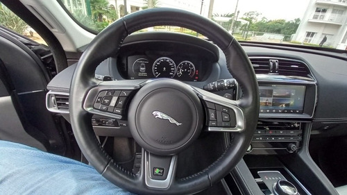 Imagem 2 de 13 de Jaguar F-pace 2017 3.0 V6 R-sport Supercharged 5p
