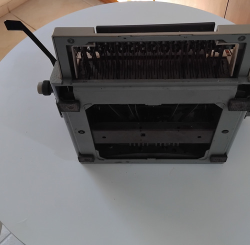 Máquina De Escrever Modelo Underwood 298, Década De 1980. (Usado)