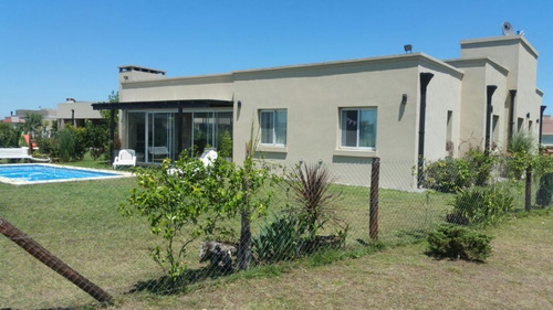 Venta De Casa En B° La Horqueta - Canning