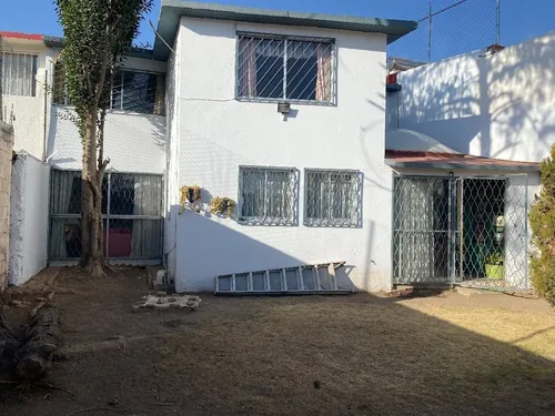 Casa En Venta, A Unos Pasos De Clínica Del Issste, En Privada, Pachuca, Hgo.